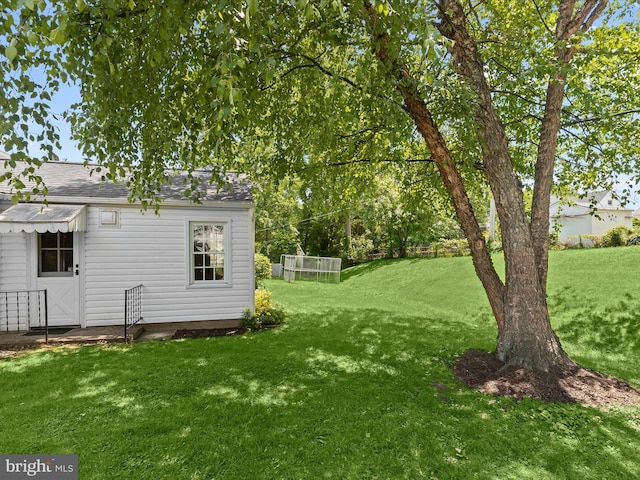 1229 7 Oaks Rd, Halethorpe, MD 21227 - view of green lawn