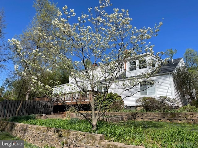 5632 Glenwood Dr, Alexandria, VA 22310 - view of front of property with a deck