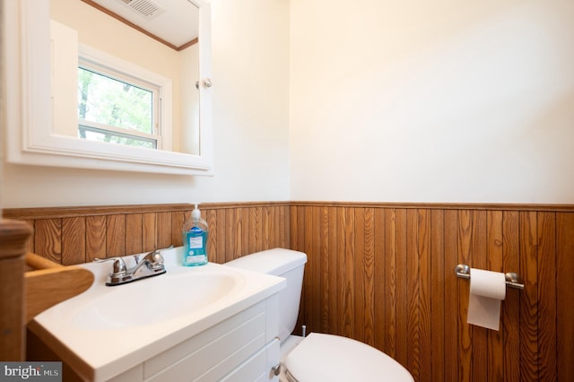38 Gill Dr, Newark, DE 19713 - bathroom featuring wainscoting, toilet, and vanity