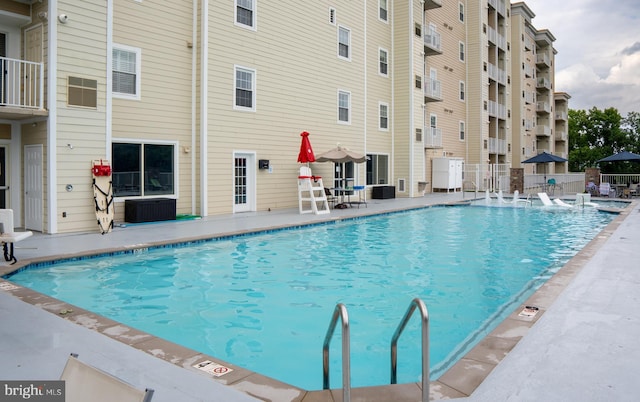 6301 Edsall Rd Unit 224, Alexandria, VA 22312 - community pool with a patio