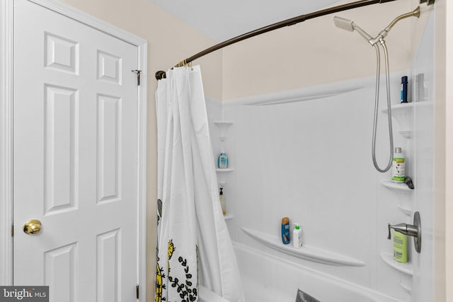 841 Mchenry St, Baltimore, MD 21230 - full bathroom with shower / bath combo with shower curtain