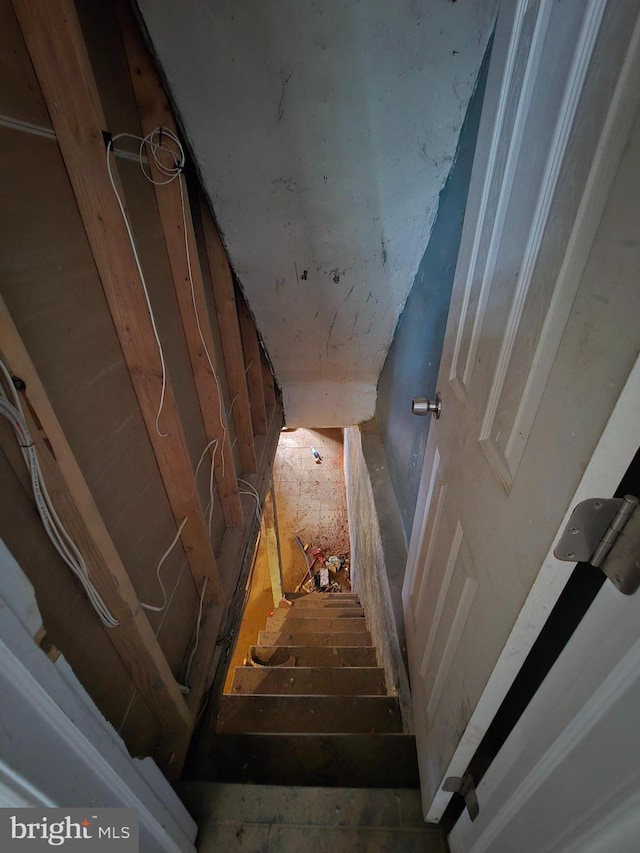 3951 N Delhi St, Philadelphia, PA 19140 - staircase featuring vaulted ceiling