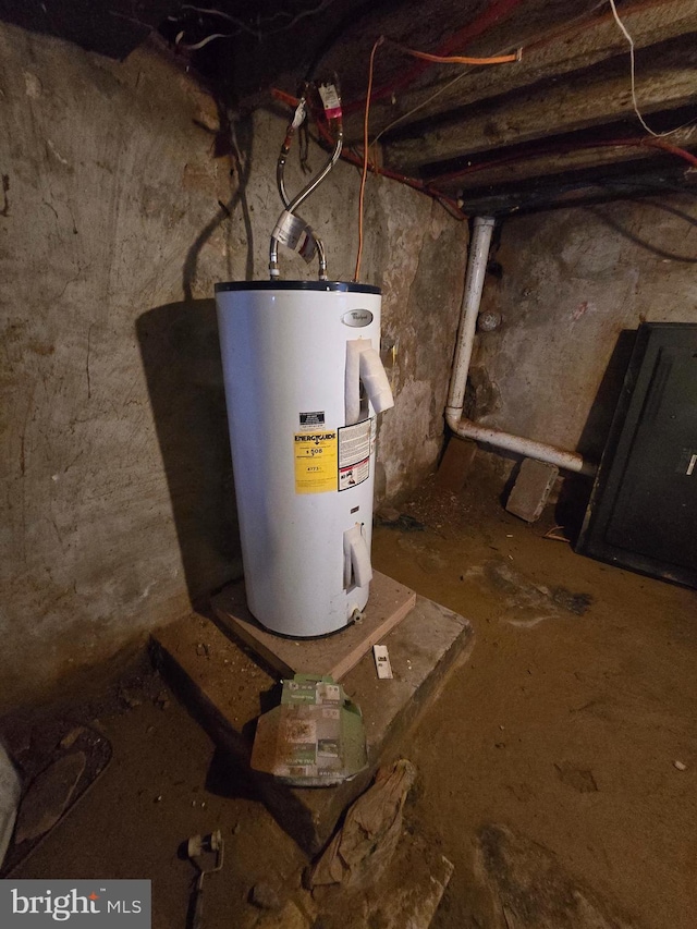 3951 N Delhi St, Philadelphia, PA 19140 - utilities with water heater
