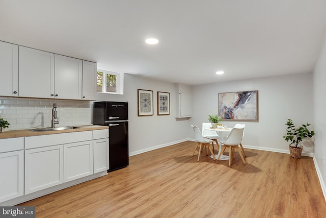 9309 E Parkhill Dr, Bethesda, MD 20814 - kitchen featuring a sink, freestanding refrigerator, light wood-style floors, baseboards, and recessed lighting