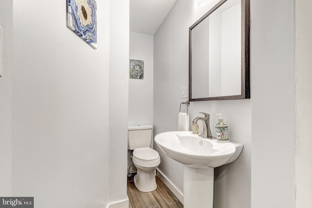 107 W Ostend St, Baltimore, MD 21230 - bathroom with wood finished floors, toilet, and baseboards