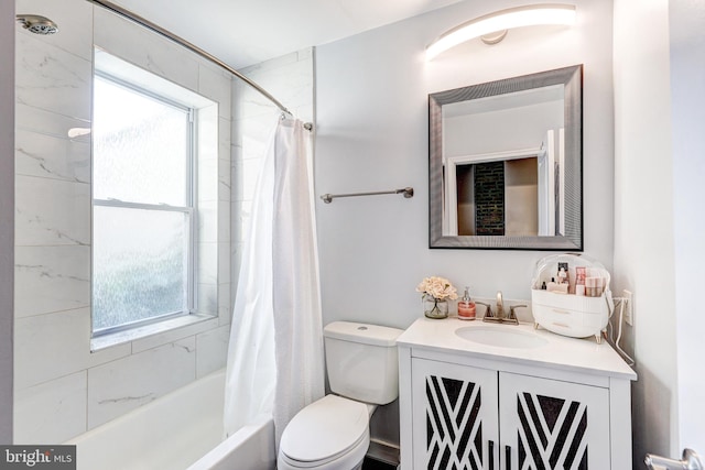 107 W Ostend St, Baltimore, MD 21230 - bathroom featuring plenty of natural light, shower / tub combo with curtain, toilet, and vanity