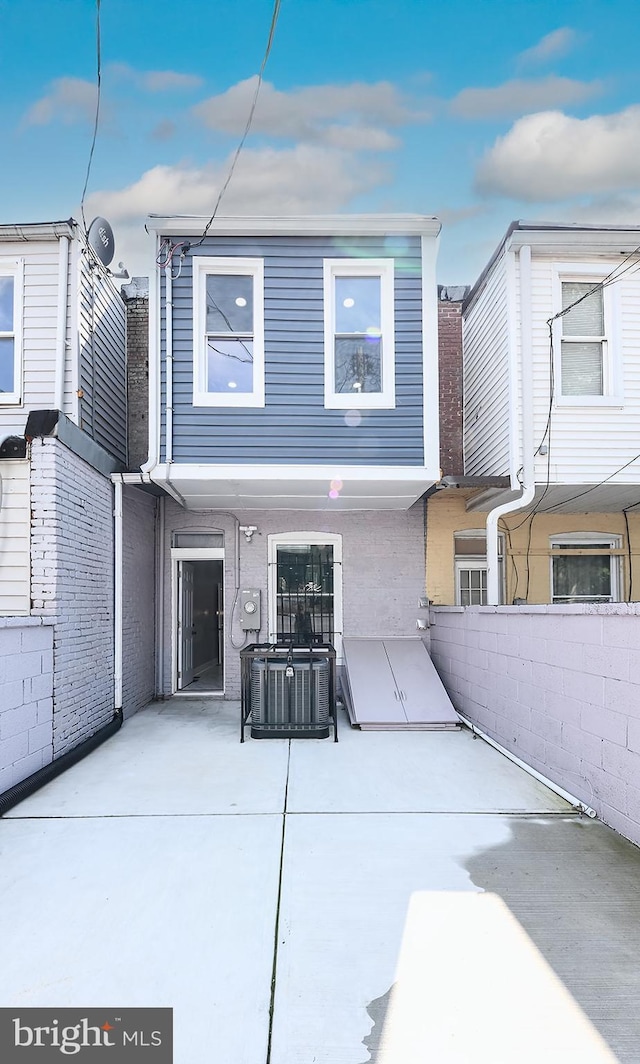 538 N Lakewood Ave, Baltimore, MD 21205 - back of property featuring a patio area