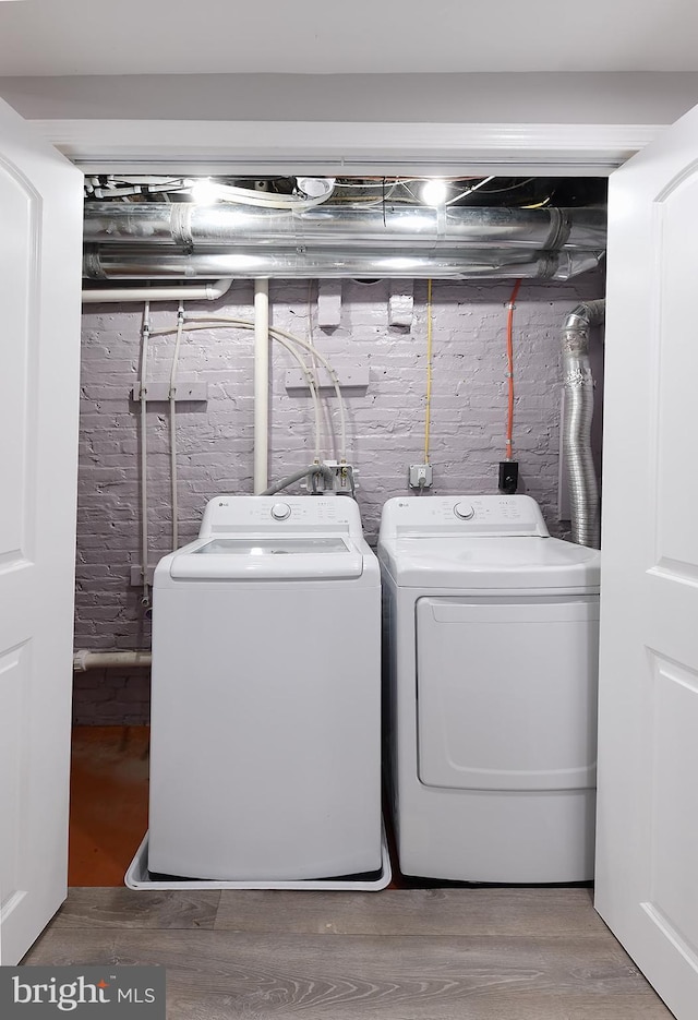 538 N Lakewood Ave, Baltimore, MD 21205 - laundry room featuring separate washer and dryer and wood finished floors