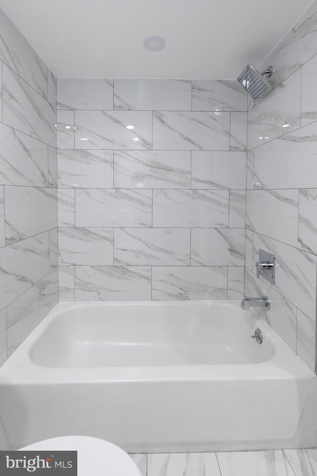 538 N Lakewood Ave, Baltimore, MD 21205 - full bathroom featuring shower / bath combination and toilet
