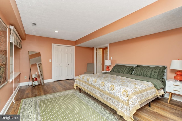 8 Lochwell Ct, Baltimore, MD 21234 - bedroom with wood finished floors, baseboards, recessed lighting, a textured ceiling, and a closet