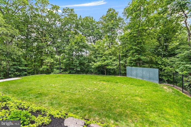 8 Lochwell Ct, Baltimore, MD 21234 - view of yard