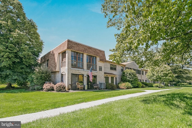 2940 Aronimink Pl, Macungie, PA 18062 - view of front of house with cooling unit, a front lawn, and brick siding