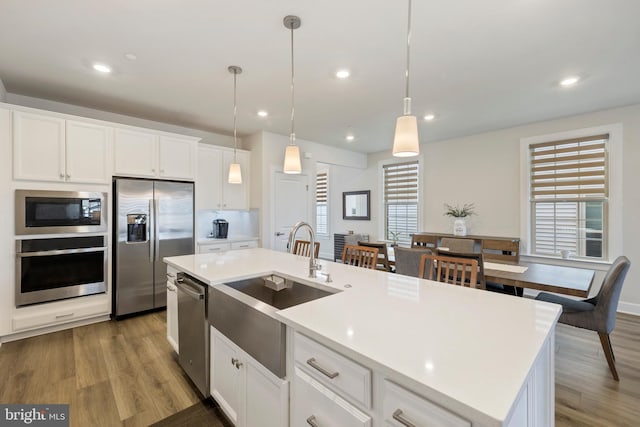 2954 Caraway Dr, Frederick, MD 21704 - kitchen featuring stainless steel appliances, a sink, light wood-style flooring, decorative light fixtures, and recessed lighting