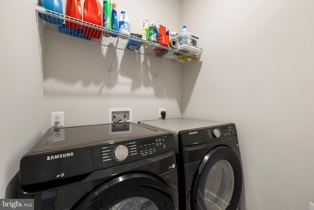 2954 Caraway Dr, Frederick, MD 21704 - laundry room featuring washing machine and clothes dryer