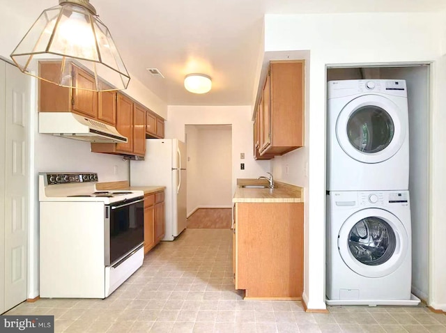 20072 Appledowre Cir Unit 237, Germantown, MD 20876 - laundry area with stacked washer / dryer and baseboards