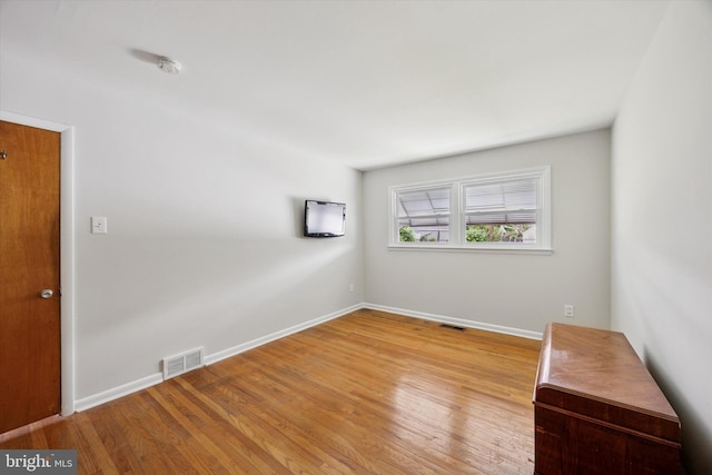 1069 Surrey Rd, Philadelphia, PA 19115 - empty room featuring light wood-style flooring and baseboards