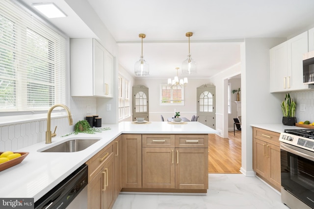 517 Worcester, Towson, MD 21286 - kitchen featuring a sink, stainless steel appliances, plenty of natural light, and a chandelier