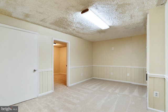 19918 Wyman Way, Germantown, MD 20874 - spare room featuring carpet flooring, wainscoting, and a textured ceiling