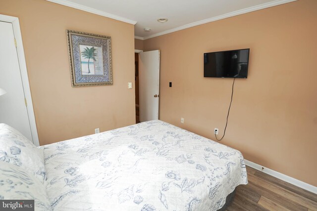 17 139th St Unit 101, Ocean City, MD 21842 - bedroom featuring wood finished floors, baseboards, and crown molding