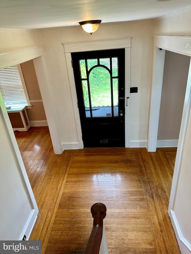 647 Aronimink Pl, Drexel Hill, PA 19026 - entrance foyer featuring wood finished floors and baseboards
