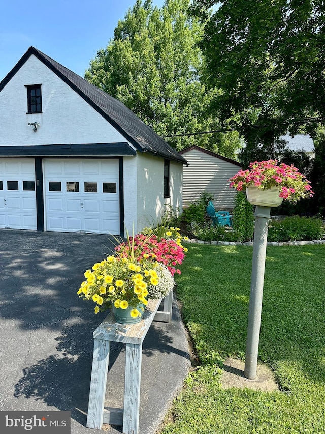 647 Aronimink Pl, Drexel Hill, PA 19026 - view of front of home with stucco siding, a front lawn, a detached garage, and an outdoor structure