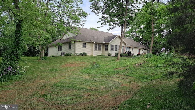 711 Tristan Trl, Chambersburg, PA 17202 - back of property featuring a lawn and central AC unit