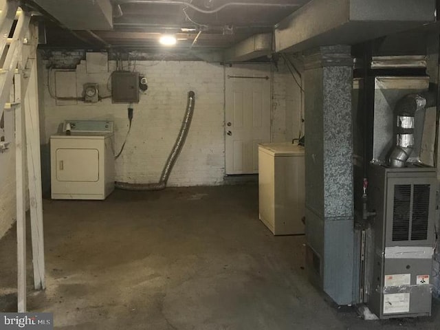 1522 Plum St, Baltimore City, MD 21226 - unfinished basement with washer / dryer and heating unit