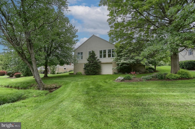 7 Brookside Cir, Myerstown, PA 17067 - view of grassy yard with a garage