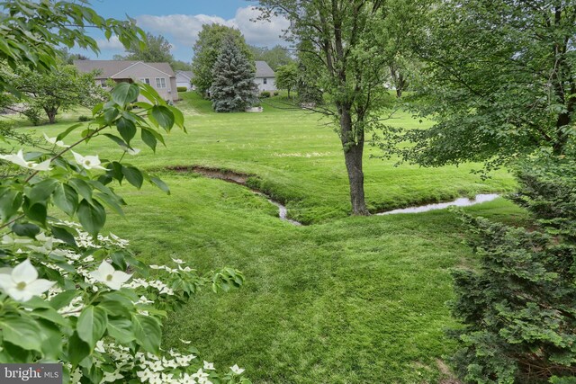 7 Brookside Cir, Myerstown, PA 17067 - view of grassy yard