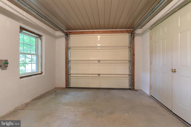 7 Brookside Cir, Myerstown, PA 17067 - garage with concrete block wall