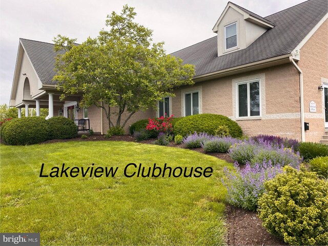 7 Brookside Cir, Myerstown, PA 17067 - view of front facade with a front yard, stucco siding, and a shingled roof