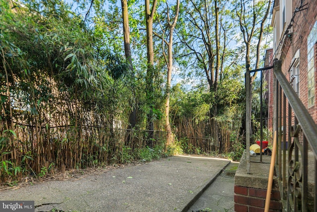4621 N Broad St, Philadelphia, PA 19140 - view of yard