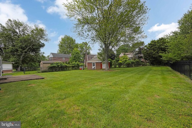 681 Dutton Cir, Springfield, PA 19064 - view of yard with an outdoor structure
