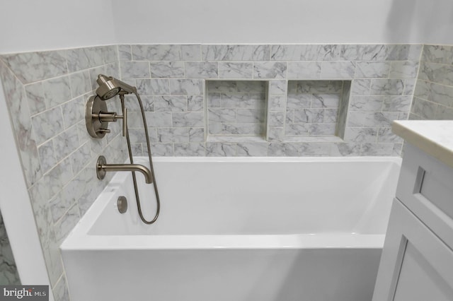 1122 S Monroe St, Arlington, VA 22204 - full bath featuring a tub and vanity