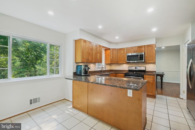 10104 Colebrook Ave, Potomac, MD 20854 - kitchen featuring appliances with stainless steel finishes, a sink, a peninsula, dark stone countertops, and recessed lighting