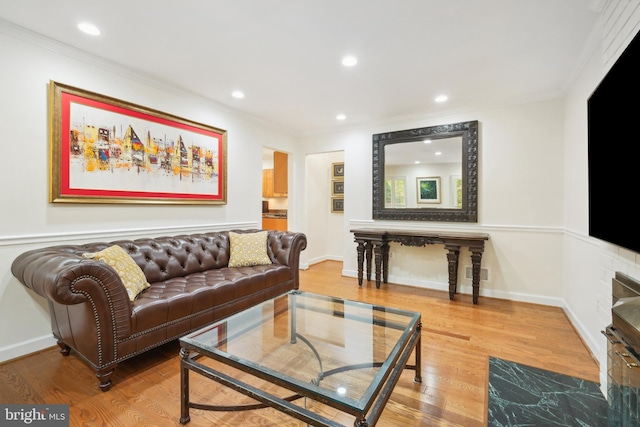10104 Colebrook Ave, Potomac, MD 20854 - living room featuring wood finished floors, crown molding, recessed lighting, and baseboards