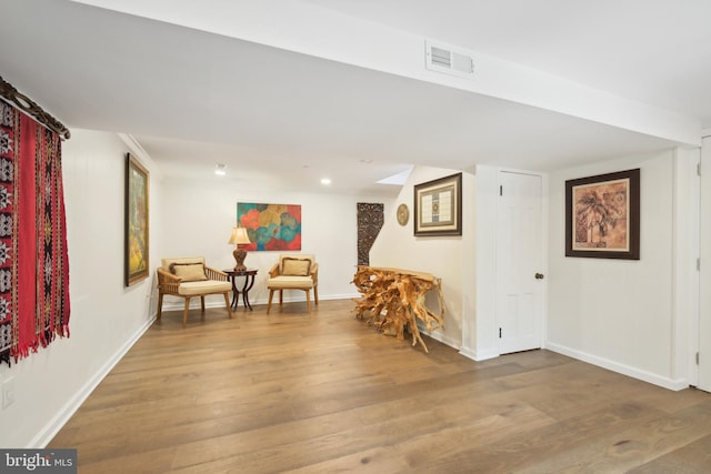 10104 Colebrook Ave, Potomac, MD 20854 - living area featuring wood finished floors, baseboards, and recessed lighting