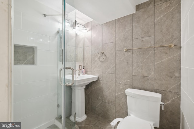 10104 Colebrook Ave, Potomac, MD 20854 - bathroom featuring tile walls, toilet, and a stall shower