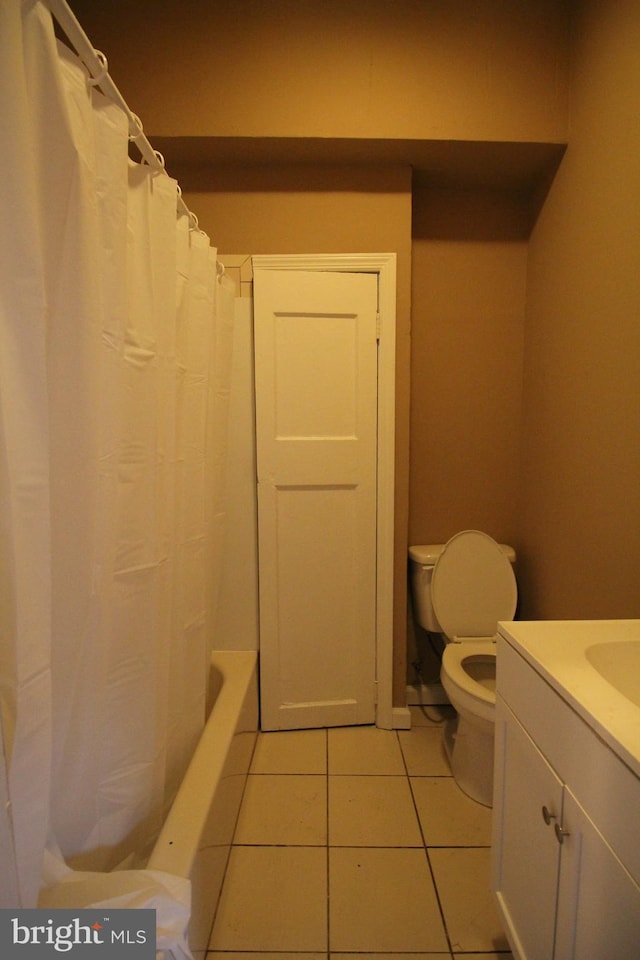 4623 N Broad St, Philadelphia, PA 19140 - full bath featuring toilet, tile patterned floors, vanity, and shower / tub combo with curtain
