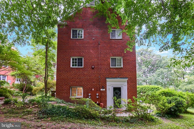 3501 Martha Custis Dr, Alexandria, VA 22302 - view of side of home with brick siding