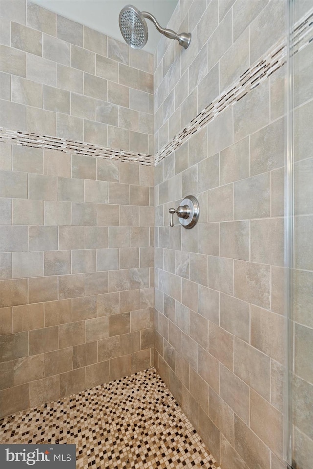 1810 Francis St, Philadelphia, PA 19130 - full bathroom featuring a tile shower