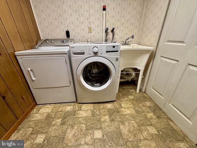 132 Popodickon Dr, Boyertown, PA 19512 - laundry room featuring wallpapered walls and independent washer and dryer