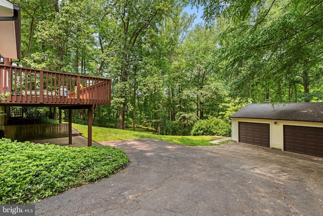 19 Norris Run Ct, Reisterstown, MD 21136 - view of yard featuring a wooden deck and a detached garage
