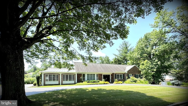 1017 Walsh Ln, Penn Valley, PA 19072 - ranch-style home with a front yard and brick siding