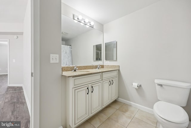 4480 Market Commons Dr Unit 416, Fairfax, VA 22033 - bathroom with double vanity, baseboards, and toilet