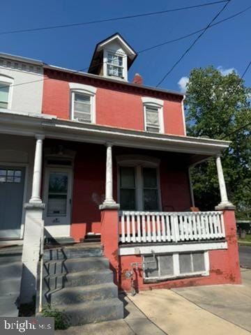 567 S Christian St, Lancaster, PA 17602 - view of front of house with a porch