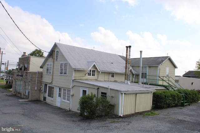 601 W Main St, New Holland, PA 17557 - view of rear view of property