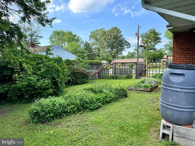 7200 Highland St, Springfield, VA 22150 - view of yard with a vegetable garden
