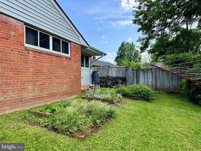 7200 Highland St, Springfield, VA 22150 - view of yard with a garden