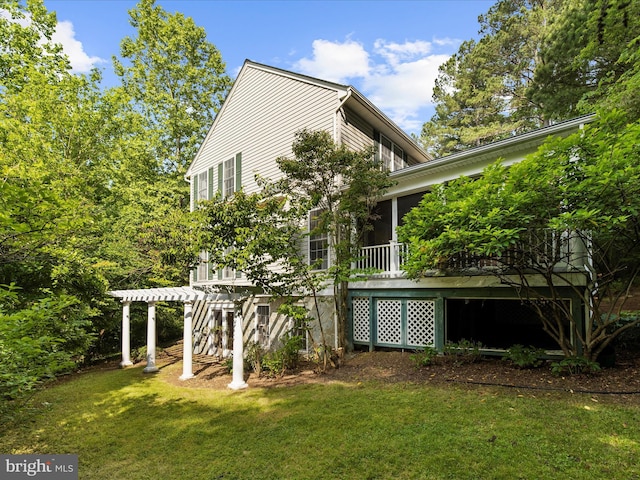 3501 Marthas Vineyard Way, Edgewater, MD 21037 - back of house with a yard, a wooden deck, and a sunroom